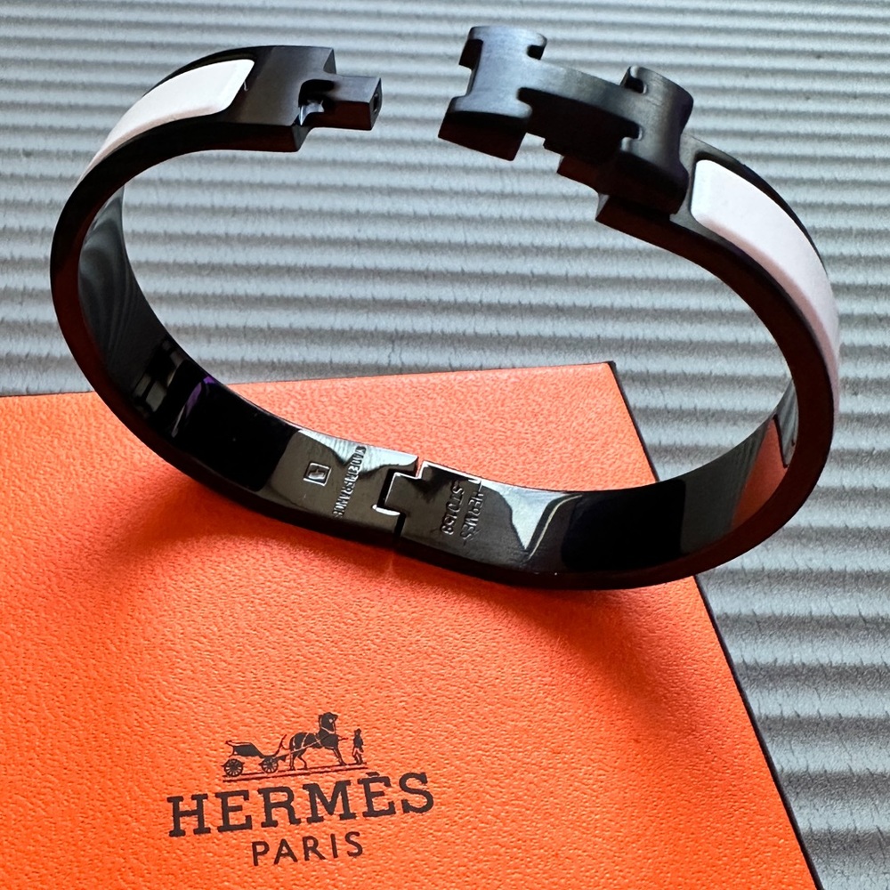 Hermes Clic Clak - GM ( 19cm ) Matt Black ( new edition )